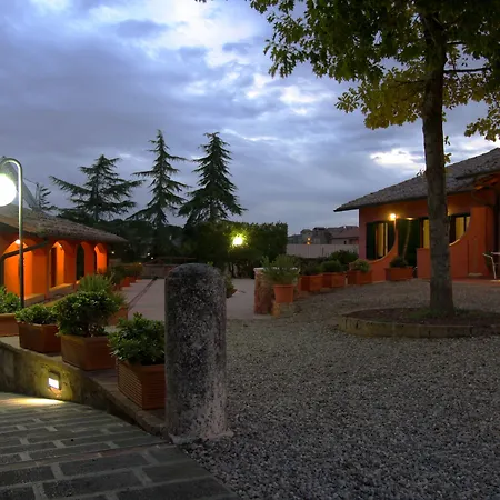 Casanova - Wellness Center La Grotta Etrusca מלון