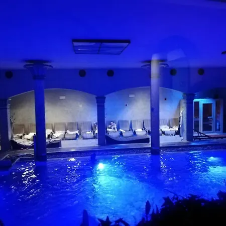 ホテル Casanova - Wellness Center La Grotta Etrusca 3*