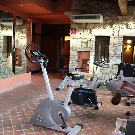 Casanova - Wellness Center La Grotta Etrusca מלון 3*