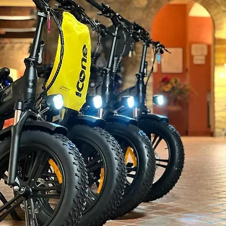 מלון Casanova - Wellness Center La Grotta Etrusca 3*