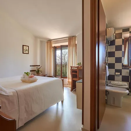מלון Casanova - Wellness Center La Grotta Etrusca 3*