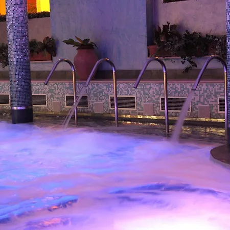 מלון Casanova - Wellness Center La Grotta Etrusca 3*