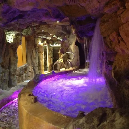 Casanova - Wellness Center La Grotta Etrusca מלון